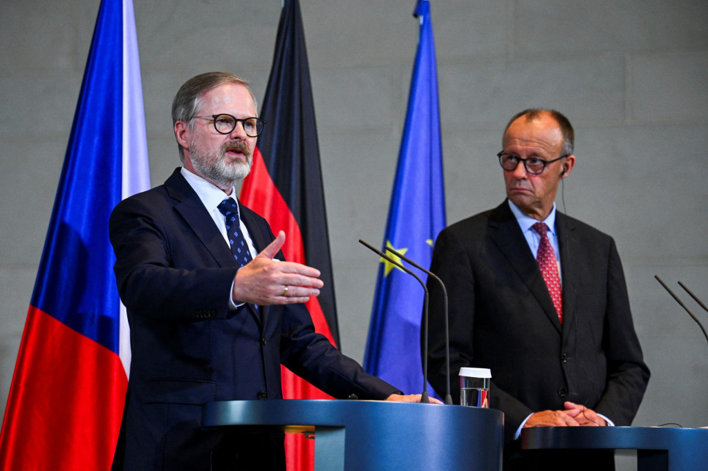 Nemecký kancelár Friedrich Merz a český premiér Petr Fiala. FOTO: REUTERS