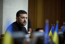 Volodymyr Zelenskyj bude musieť svoje rozhodnutie obhájiť pred Európskou úniou aj vlastnými občanmi. FOTO TASR/AP