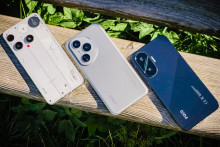 Prinášame vám porovnanie trojice smartfónov, ktoré sú ideálnou náhradou vlajkových telefónov pre tých, ktorí nechcú minúť viac ako tisíc eur. Biely Nothing Phone (3), sivý Honor 400 Pro a čierne Poco F7 síce spadajú do cenovo odlišných kategórií, ale v mnohých oblastiach sú si veľmi podobné.