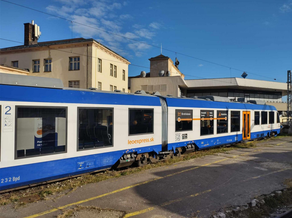 Leo Express začal jazdiť na južnej trati od konca roka 2023. FOTO: HN/Tomáš Garai