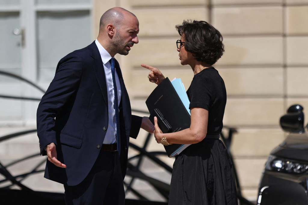 Francúzsky minister pre európske záležitosti Benjamin Haddad a ministerka kultúry Rachida Dati. FOTO: REUTERS