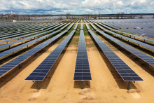 Medziročný pokles nových inštalácií, ak sa vyplní, bude prvý od roku 2015 a mohol by narušiť rýchly pokrok v prechode EÚ na čistú energiu. FOTO: Reuters