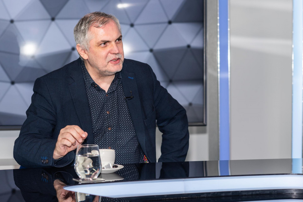 Poslanec SNS Roman Michelko sa vyjadruje aj k návrhu zmeniť plat prezidentovi Petrovi Pellegrinimu. FOTO: HN/Miroslava Spodniaková