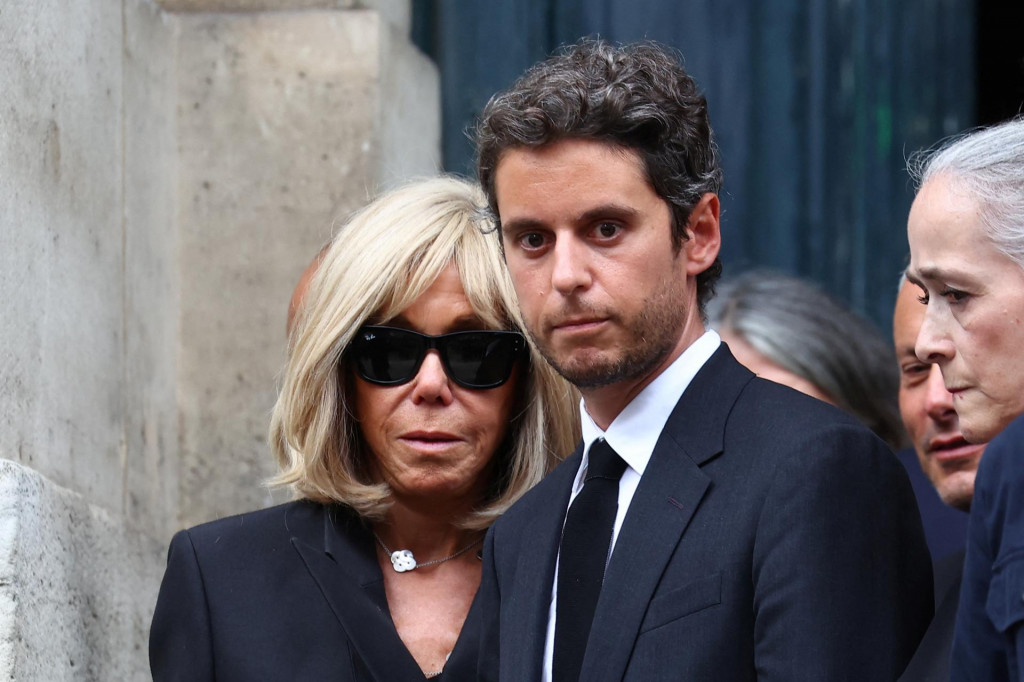 Francúzsky Emmanuel Macron a jeho manželka Brigitte. FOTO: REUTERS