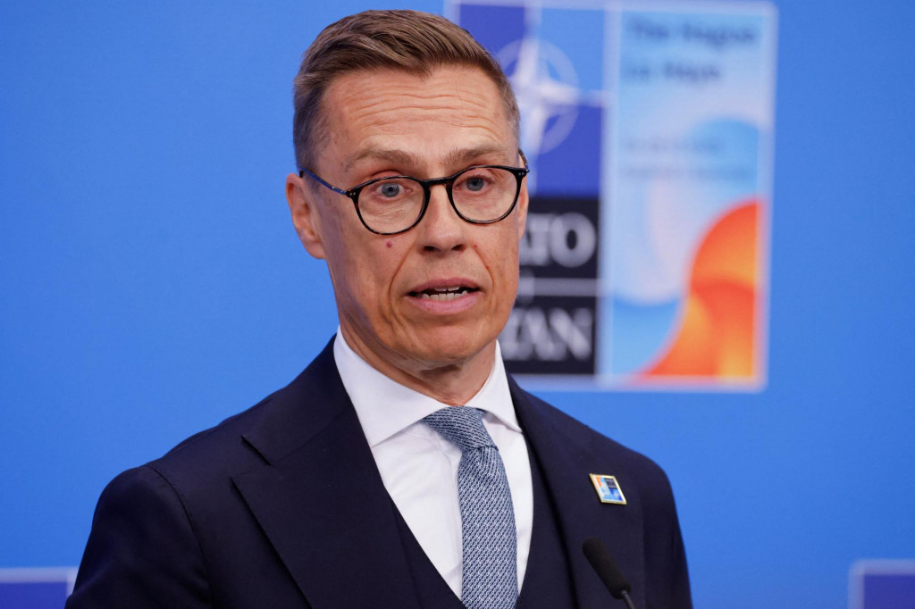Fínsky prezident Alexander Stubb na júnovom samite NATO v Haagu FOTO: REUTERS