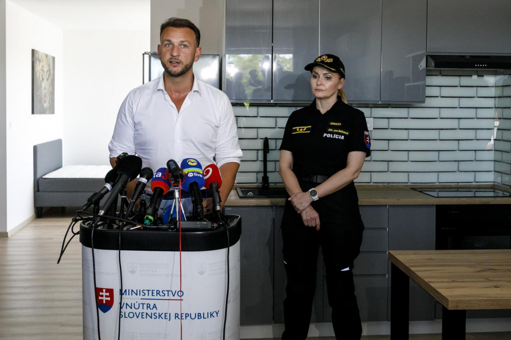Minister vnútra Matúš Šutaj Eštok a prezidentka Policajného zboru Jana Maškarová. FOTO: TASR/Dano Veselský