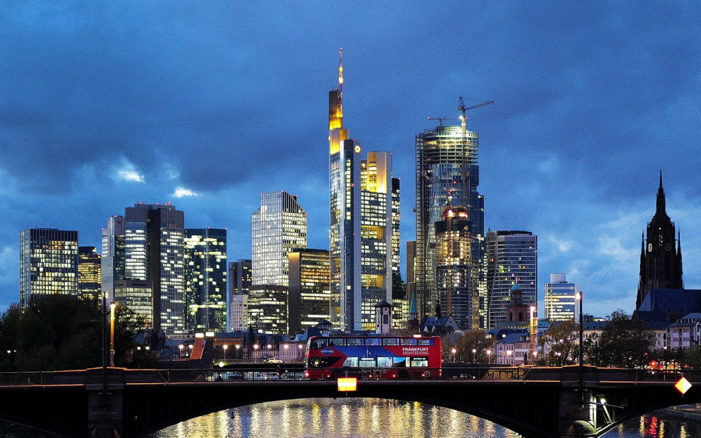 Banková štvrť vo Frankfurte nad Mohanom. FOTO: Reuters