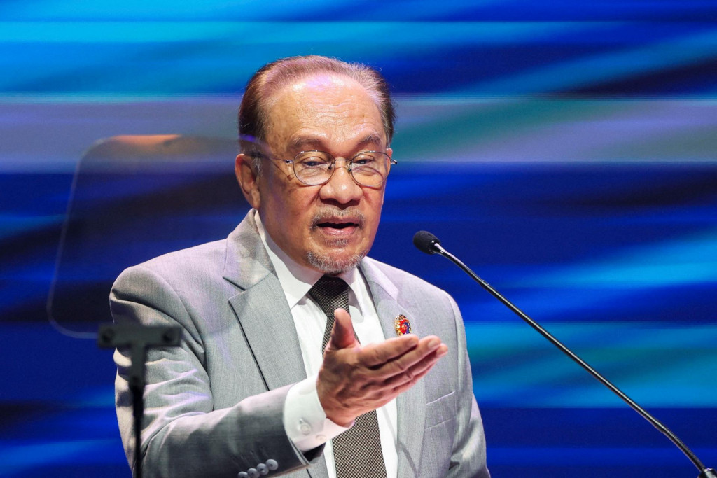 Malajzijský premiér Anwar Ibrahim chce sprostredkovať prímerie. FOTO: REUTERS