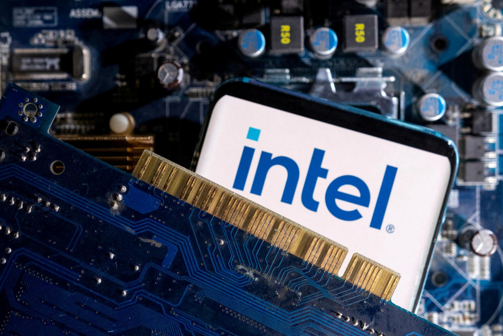 Spoločnosť Intel dosahovala podpriemerné výsledky pre dlhoročné strategické chyby. FOTO: Reuters