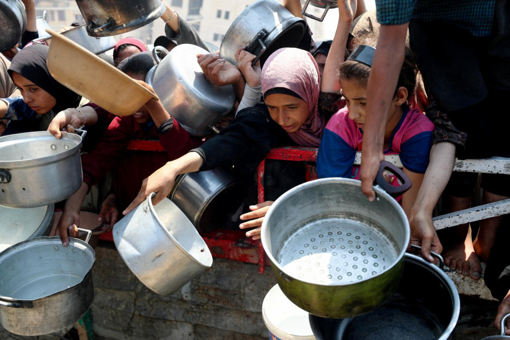 Oznámenie nasleduje po tom, čo sa Izrael dostal pod rastúci tlak krajín, aby na tomto palestínskom území zlepšil humanitárne podmienky. FOTO: REUTERS