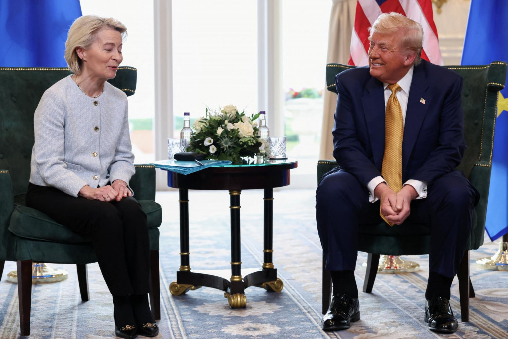 Americký prezident Donald Trump na stretnutí so šéfkou Európskej komisie Ursulou von der Leyenovou v škótskom Turnberry. FOTO: REUTERS