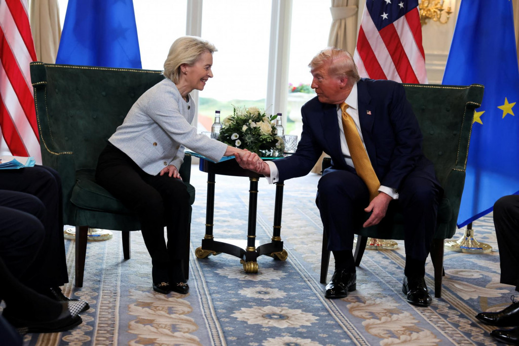 Americký prezident Donald Trump a šéfka Európskej komisie Ursula von der Leyenová. FOTO: REUTERS