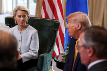 Ursula von der Leyenová a Donald Trump po oznámení obchodnej dohody medzi EÚ a USA. FOTO: REUTERS