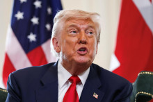 Donald Trump tvrdí, že pozvanie na Epsteinov ostrov odmietol. FOTO: REUTERS