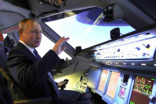 Ruský prezident Vladimír Putin v trenažéri aeroliniek Aeroflot. FOTO: Profimedia