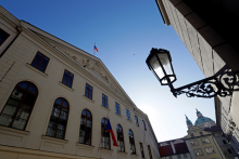 Úrady budú teraz kontrolovať, či listiny spĺňajú všetky náležitosti podľa zákona. FOTO: REUTERS