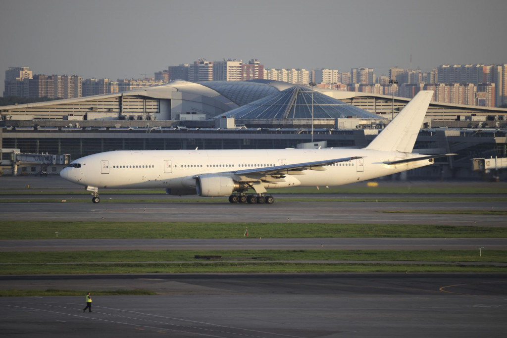 Priama letecká linka medzi Ruskom a KĽDR funguje od augusta 2023, keď po uvoľnení pandemických obmedzení spája mestá Pchjongjang a Vladivostok. Prevádzkuje ju severokórejská spoločnosť Air Koryo a premáva trikrát týždenne. FOTO: TASR/AP