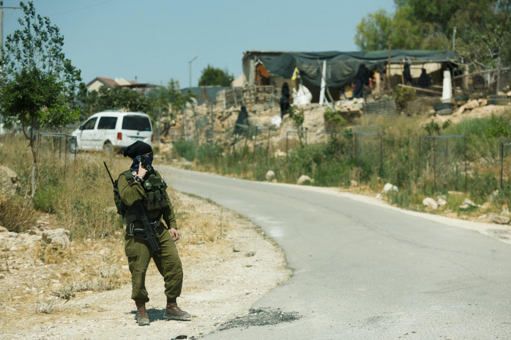 Izraelská polícia uviedla, že vyšetruje incident v blízkosti dediny a dodala, že na výsluch predviedla jedného Izraelčana. FOTO: REUTERS