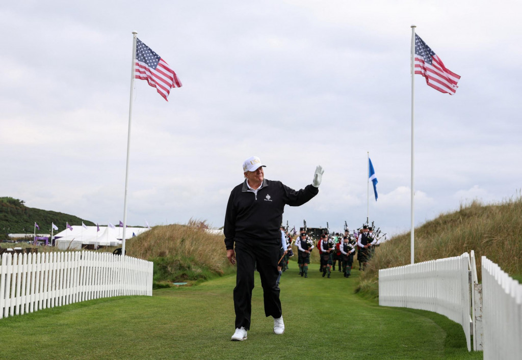 Pri zavádzaní sekundárneho cla to nemusí byť také jednoduché, ako to Trump momentálne komunikuje.

FOTO: REUTERS