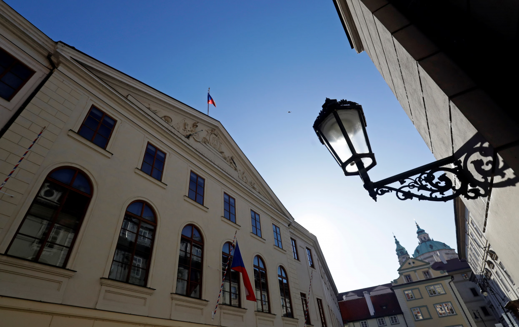 Úrady budú teraz kontrolovať, či listiny spĺňajú všetky náležitosti podľa zákona. FOTO: REUTERS