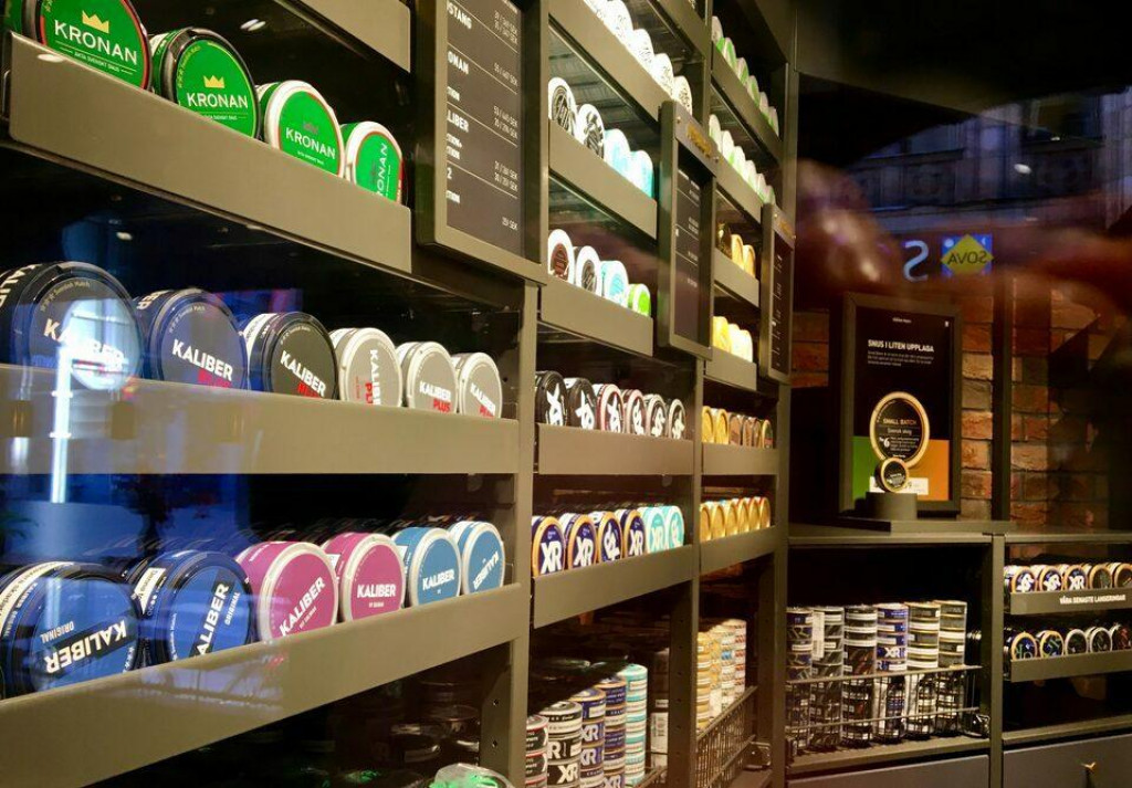 Komisár pre deti Jozef Mikloško vyzval na zákaz online predaja nikotínových produktov. FOTO: Reuters