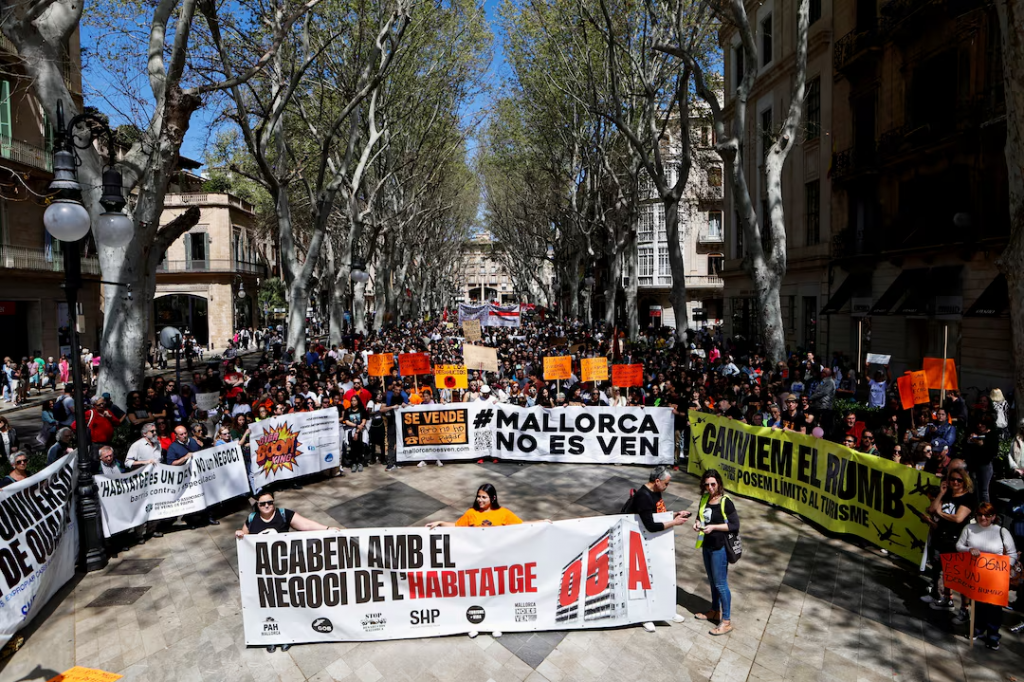 Podľa prezidenta asociácie sprievodcov na Baleárskych ostrovoch Pedra Olivera predaj výletov na Malorke poklesol v tomto lete o dvadsať percent. FOTO: REUTERS
