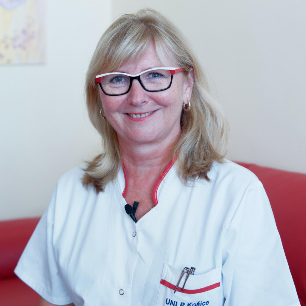 MUDr. Miriam Dziaková, PhD., prezidentka Slovenskej spoločnosti pre fyziatriu, balneológiu a liečebnú rehabilitáciu (SS FBLR) a hlavná odborníčka MZ SR pre tento odbor, pôsobí ako primárka v UNLP Košice.