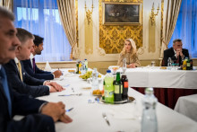 Na snímke jedna z koaličných rád súčasnej vlády. FOTO: Úrad vlády