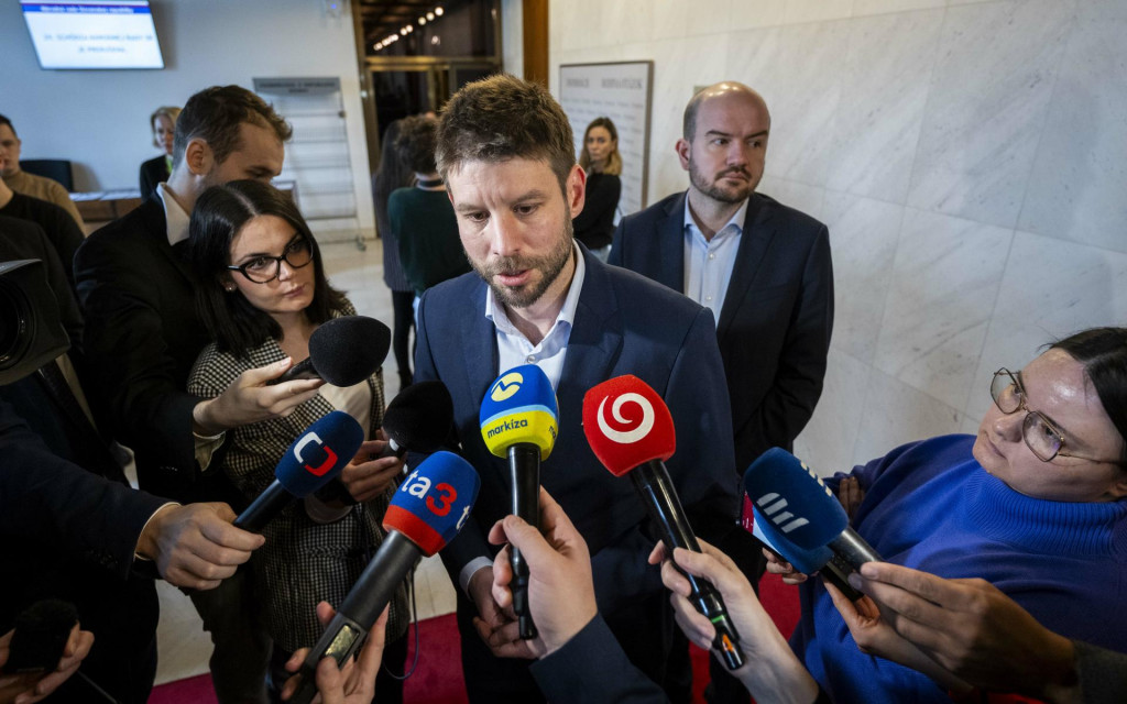 Šéf Progresívneho Slovenska Michal Šimečka prezradil, že jeho zdroje z ministerstva financií hovorili niečo o pripravovanom zvýšení DPH. FOTO: TASR/J. Kotian