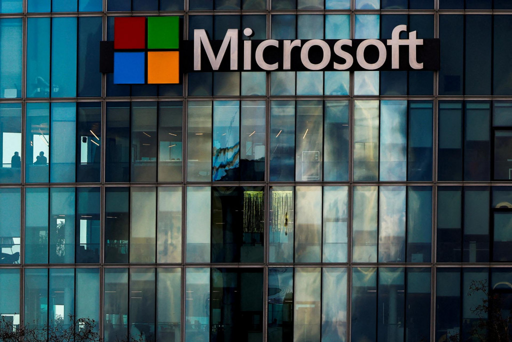 Americká softvérová spoločnosť Microsoft sa stala druhou verejne obchodovanou spoločnosťou na svete. FOTO: Reuters