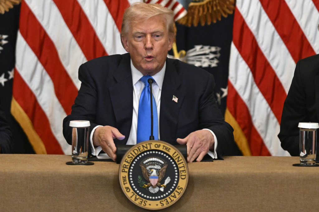 Prezident USA Donald Trump reaguje na ostré slová Medvedeva. FOTO: TASR/AP