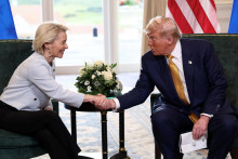 Dohodu uzavreli predsedníčka Európskej komisie Ursula von der Leyenová a prezident USA Donald Trump. FOTO: REUTERS