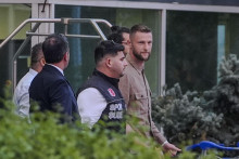Slovenský futbalista Milan Škriniar počas príchodu do Istanbulu 30. júla 2025. FOTO: TASR/Anadolu