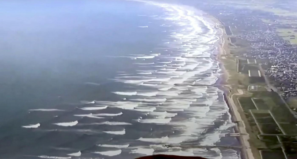 Letecký pohľad na pobrežie pri japonskom meste Tatejama (30. júla 2025). FOTO: Profimedia