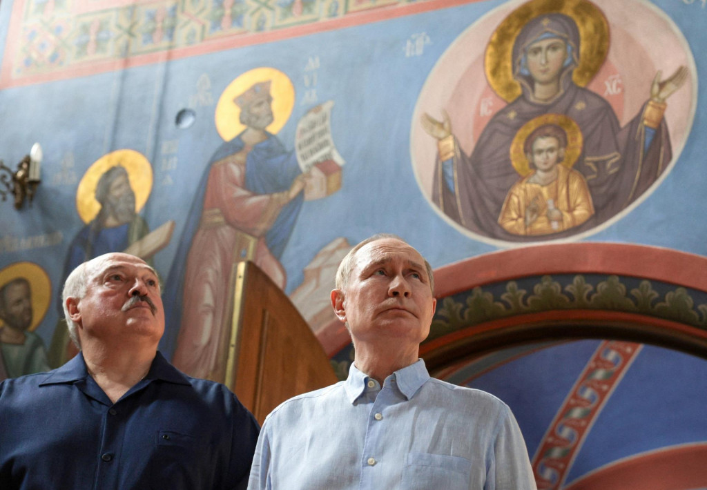 Ruský prezident Vladimir Putin a bieloruský vodca Alexander Lukašenko. FOTO: Reuters/Sputnik
