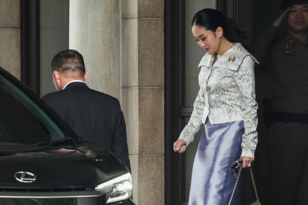 Thajčania požadujú odstúpenie suspendovanej premiérky Pethongthán Šinavatrovej. FOTO: REUTERS