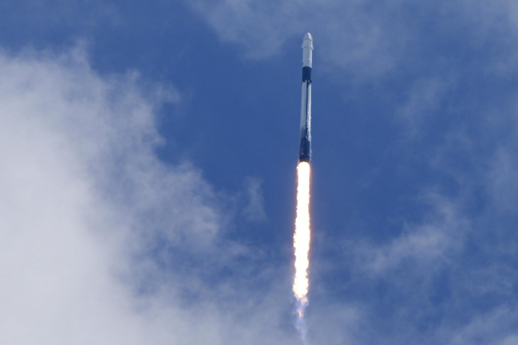 Na snímke kozmická loď Crew Dragon spoločnosti SpaceX so štvorčlennou americko-japonsko-ruskou posádkou úspešne odštartovala k Medzinárodnej vesmírnej stanici (ISS). FOTO: TASR/AP