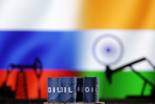 Denná spotreba ropy v Indii sa odhaduje na približne 5,5 milióna barelov, z čoho takmer 88 percent sa pokrýva dovozom. FOTO: REUTERS
