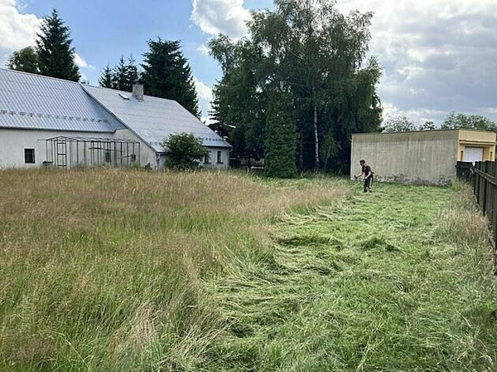 Pozemok sa môže nachádzať aj v oblasti, kde je stavebná úzávera a tak si na ňom nemôžete nič postaviť. FOTO: Archív HN