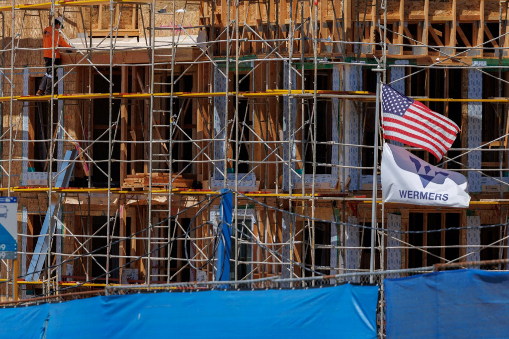 V medziročnom porovnaní stavebné výdavky v júni padli o 2,9 percenta. FOTO: REUTERS