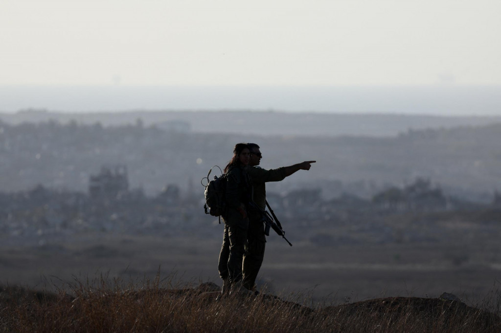 Po zvrhnutí dlhoročného sýrskeho prezidenta Bašára Asada islamistickými povstalcami v decembri minulého roka, Izrael postúpil do sýrskych oblastí za líniou OSN v Golanských výšinách, ktorá oddeľovala ozbrojené sily oboch krajín. FOTO: REUTERS