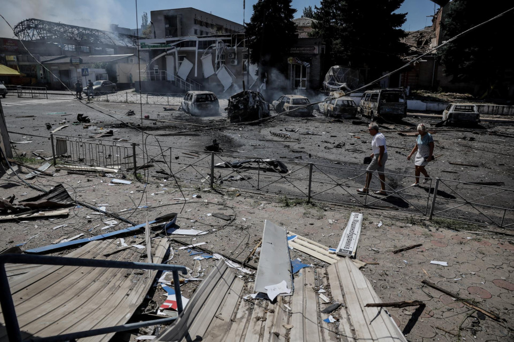 Ukrajinské vzdušné sily na sociálnej sieti Telegram oznámili, že Rusko v noci vyslalo na Ukrajinu 76 útočných dronov a sedem rakiet, ktoré zasiahli osem miest po celom území Ukrajiny. FOTO: REUTERS