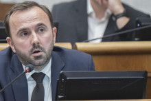 Štefan KIšš (Progresívne Slovensko) tvrdí, že transakčná daň poškodzuje podnikateľské prostredie a nezabezpečuje očakávané príjmy do štátneho rozpočtu. FOTO: TASR/Martin Baumann