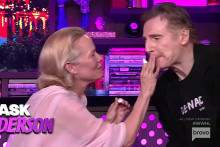 Pamela Anderson a známy akčný herec Liam Neeson dnes tvoria pár.