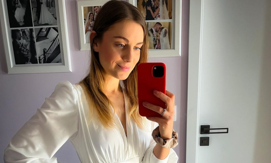 Dominika Jurena sa roky trápila pre kvalitu vlasov. Vlasy jej posilnila vlasová kozmetika Hairbust.