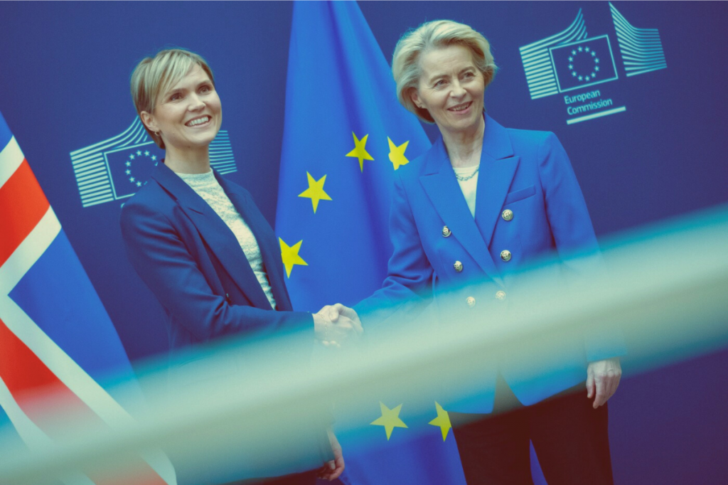 Islandská premiérka Kristrún Frostadóttir s predsedníčkou Európskej komisie Ursulou von der Leyenovou. FOTO: Profimedia
