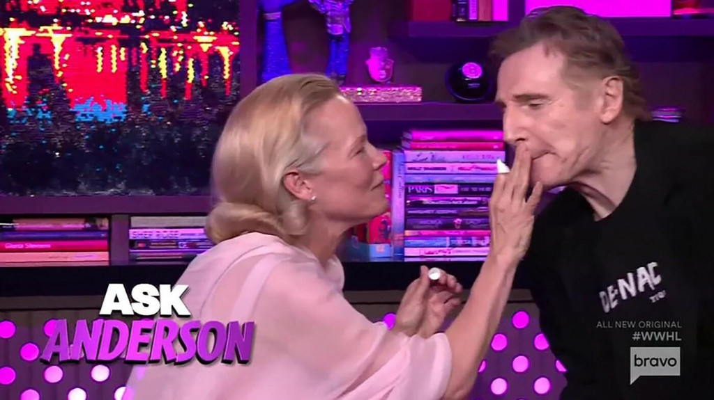 Pamela Anderson a známy akčný herec Liam Neeson dnes tvoria pár.