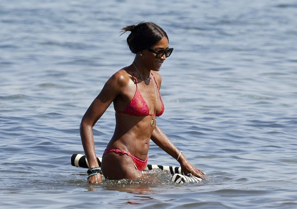 Naomi Campbell dovolenkuje v Španielsku.