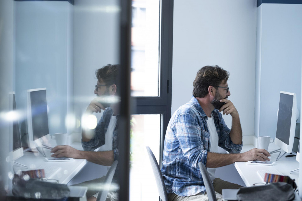 Nie je nezvyčajné, že podnikateľ začne ako živnostník a neskôr prejde na s. r. o.