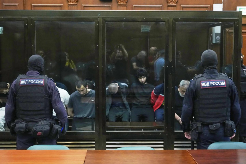 Na vojenskom súde v Moskve sa začal proces s 19 obžalovanými z teroristického útoku v koncertnej sieni v Krasnogorsku pri Moskve. FOTO: TASR/AP